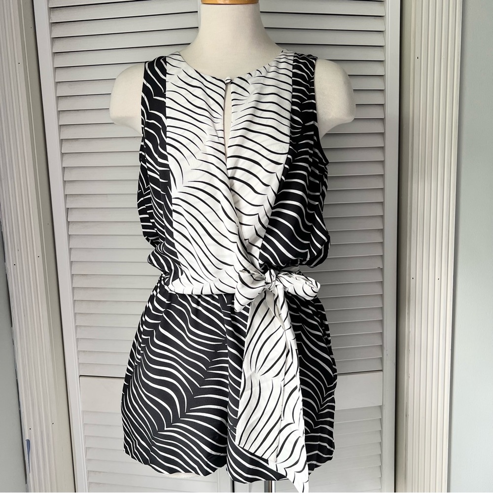 XS/P🦓 INTERMIX Silk Tie Waist Sleeveless Black White Pattern Zebra Stripe Romper
